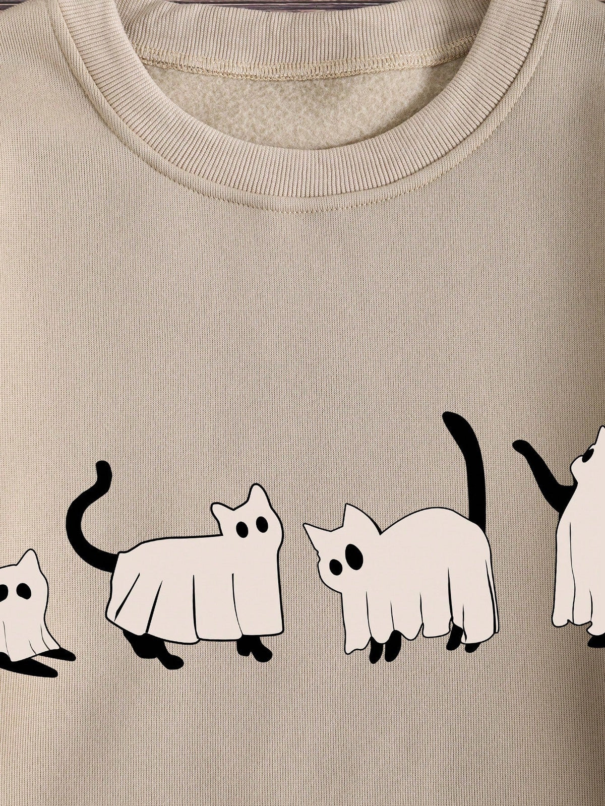 Cozy and Cute: Plus Cartoon Graphic Thermal-Lined Sweatshirt