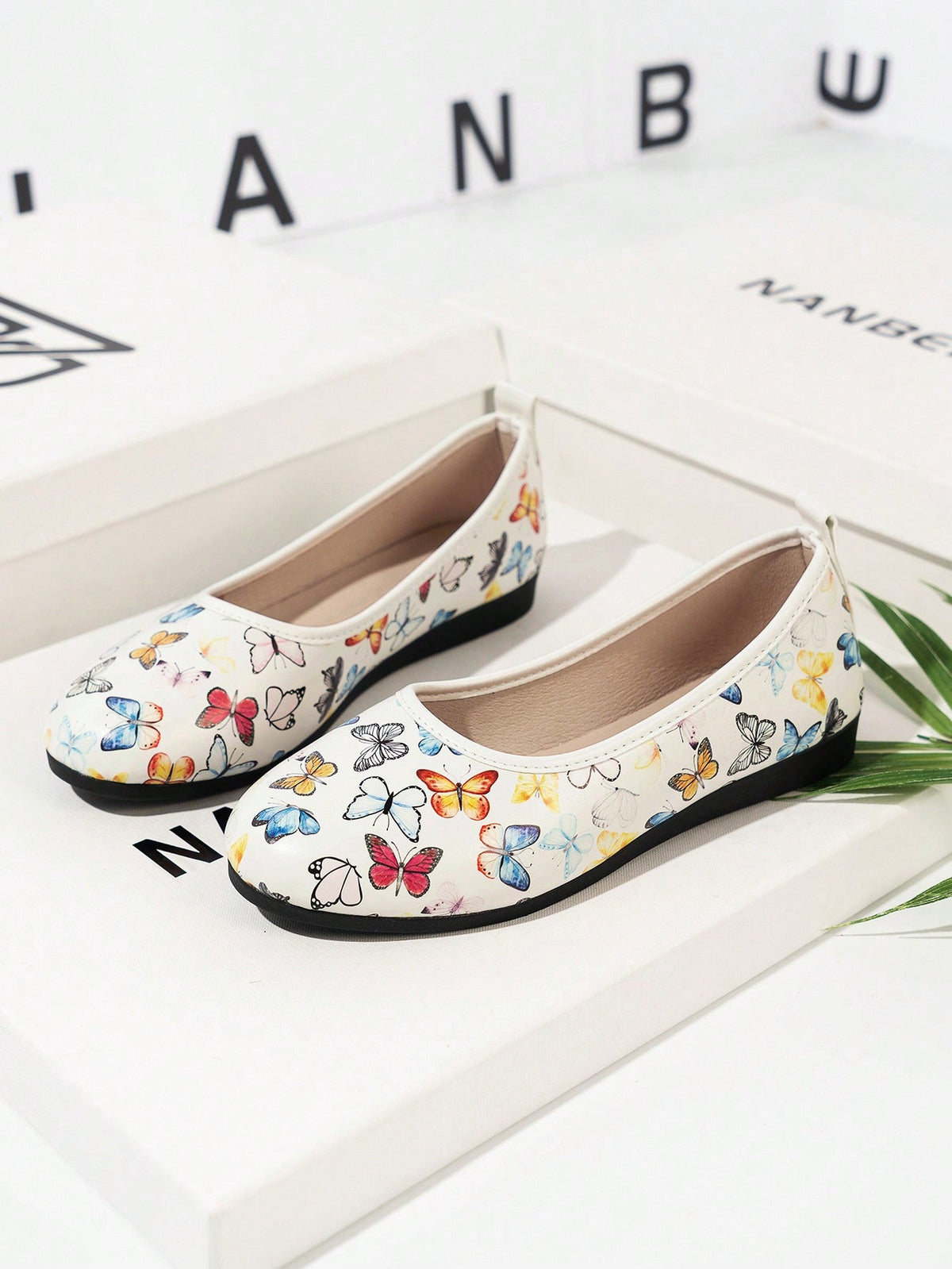 New Arrival: Elegant Butterfly Pattern Flat Shoes for Women - Perfect for Weddings & Music Festivals at Low Prices!