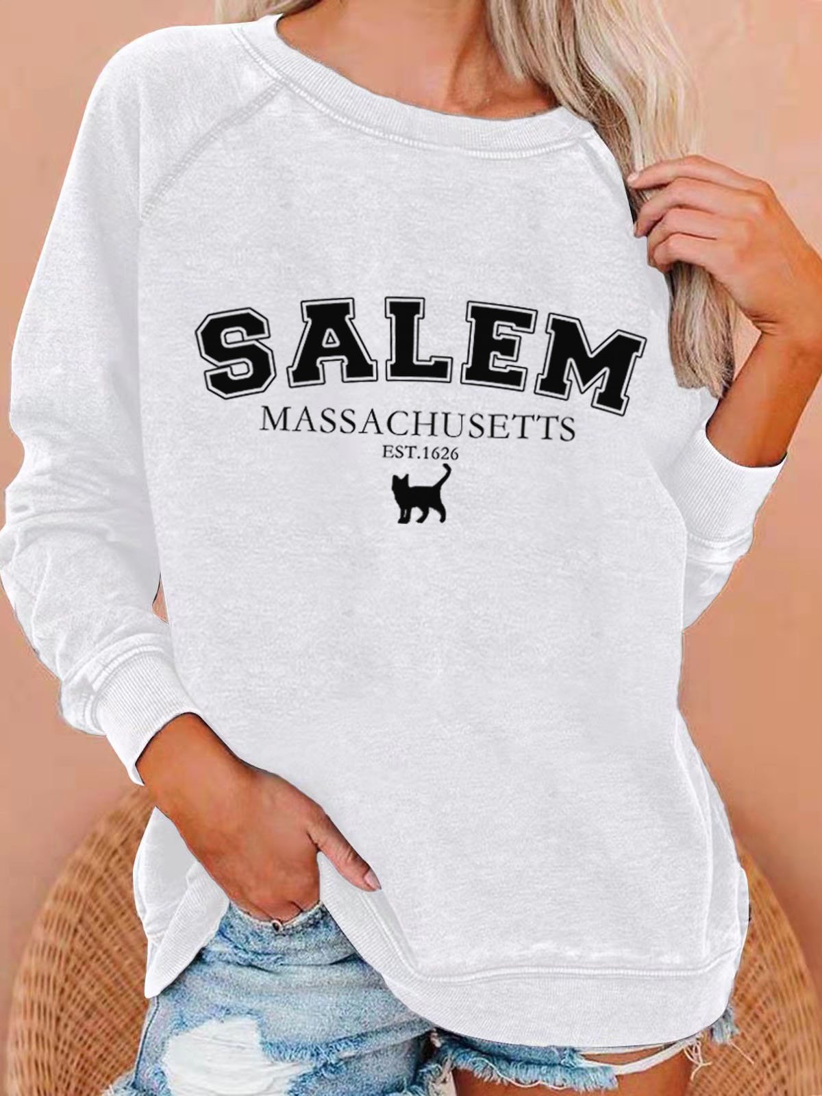 Women's Salem Massachusetts Est.1626 Halloween Black Cat Print Casual Sweatshirt